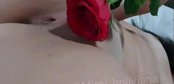  Metendo uma flor no meu cu... ficou mt linda